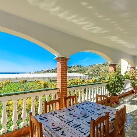 Eduardo By Ruralidays *